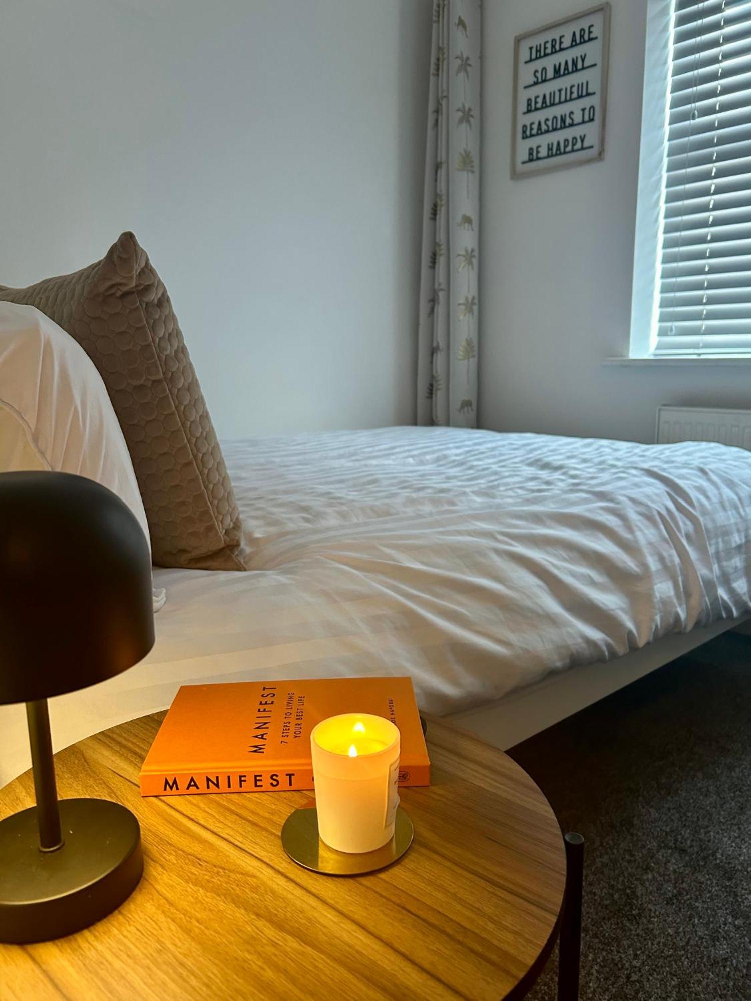 Modern 2 Bed Apartment With Free Parking And Netflix Dawley Exterior foto
