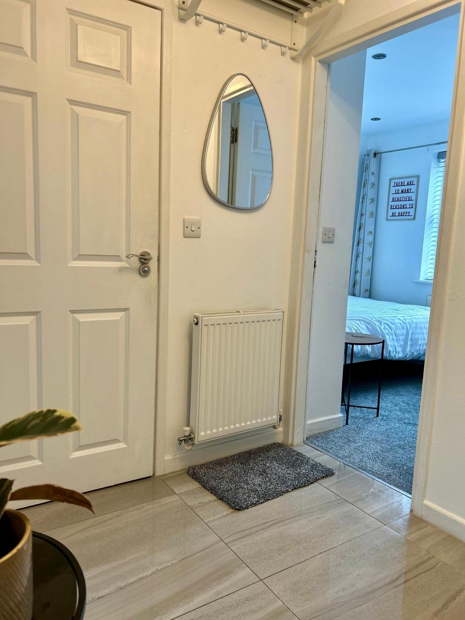 Modern 2 Bed Apartment With Free Parking And Netflix Dawley Exterior foto